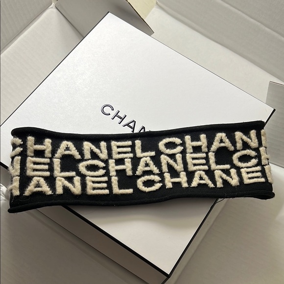 CHANEL Black and Cream Headband - Picture 13 of 17